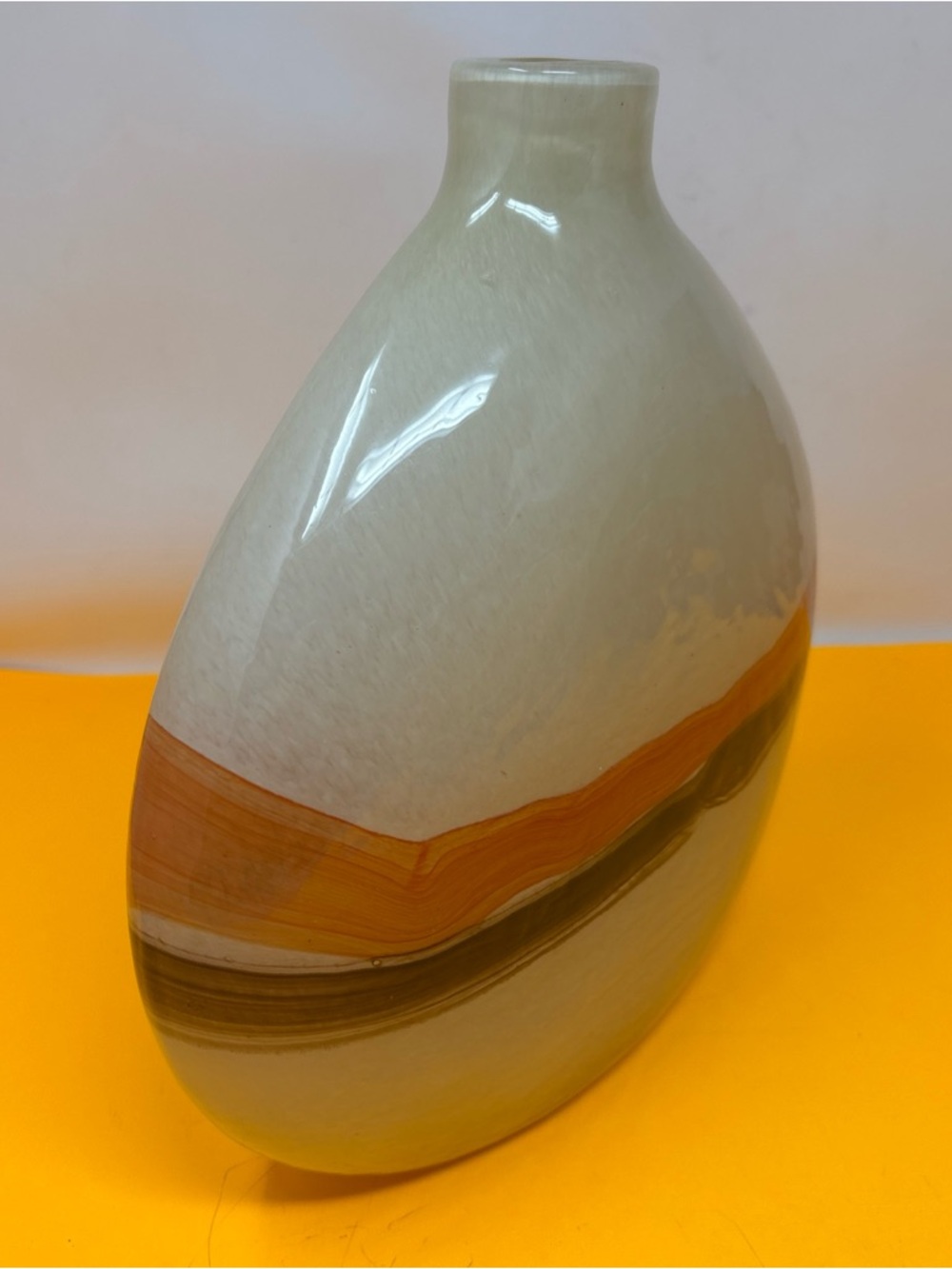 Vintage Pier 1 vase decor Hand-Blown Glass Vase in Cream with Amber Band used - Picture 8 of 11